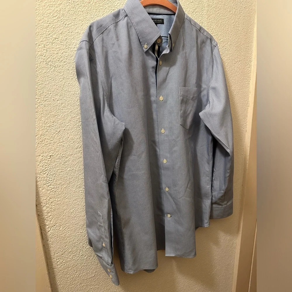 Banana Republic Dress Shirt Men  Blue/ White Cotton Long Sleeve Button Down Sz L